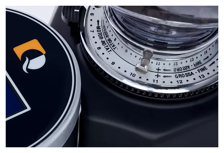 Кофемолка Quamar M80 E с электронным управлением черная матовая