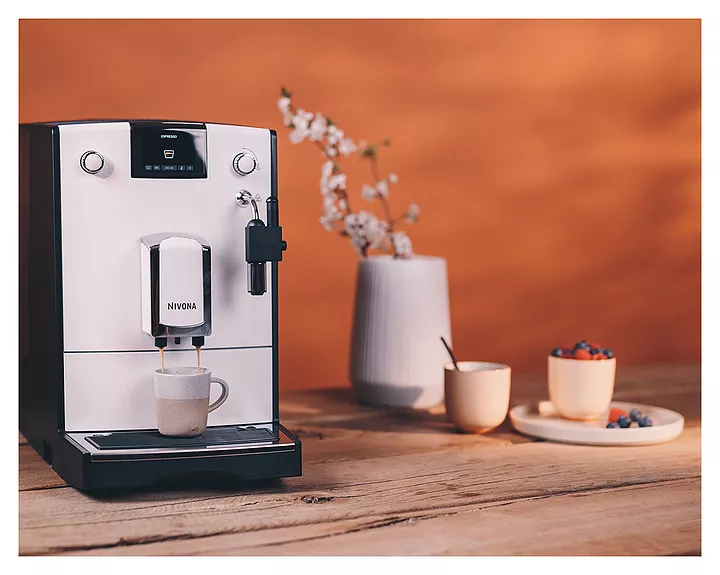 Кофемашина Nivona CafeRomatica NICR 560 белый фронт