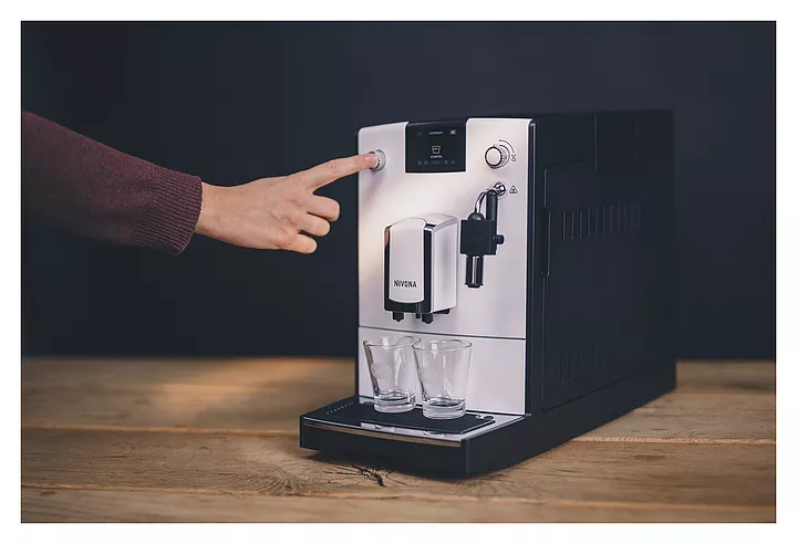 Кофемашина Nivona CafeRomatica NICR 560 белый фронт
